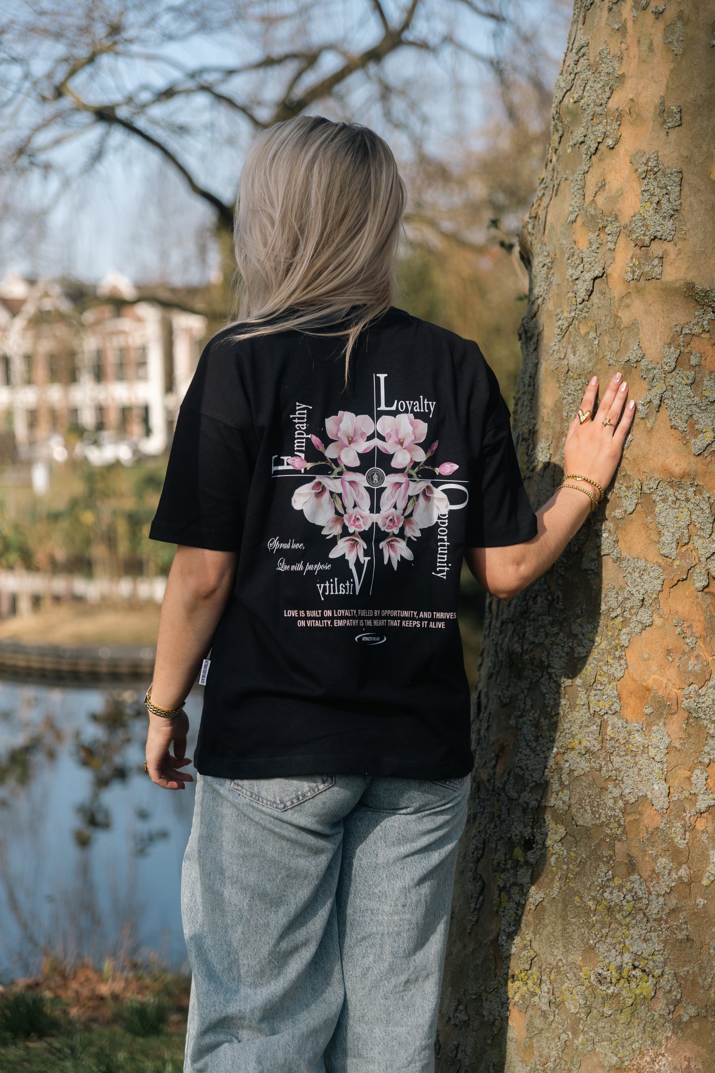 La camiseta extragrande Heartfelt