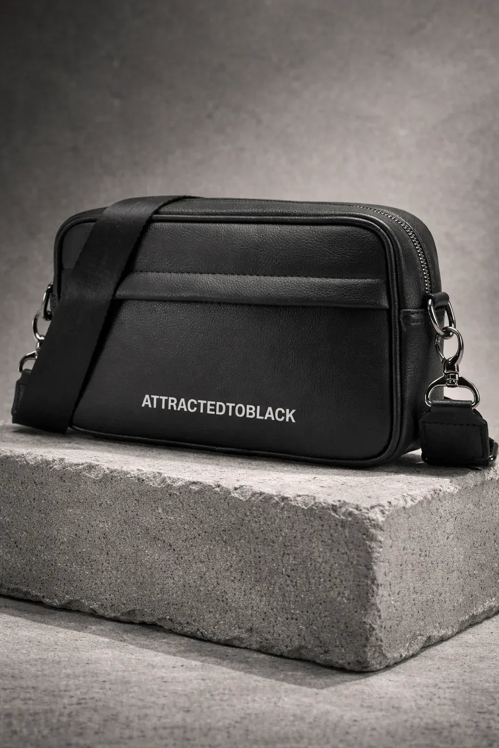 The Pure Messenger Bag - Attractedtoblack