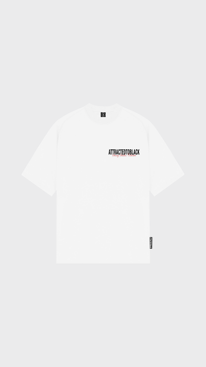 La camiseta de gran tamaño con declaración